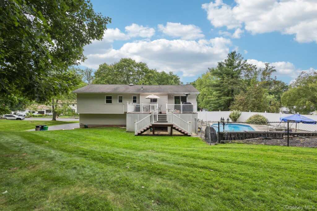 82 Branchville Road, Valley Cottage, NY 10989 - Photo 33 of 37