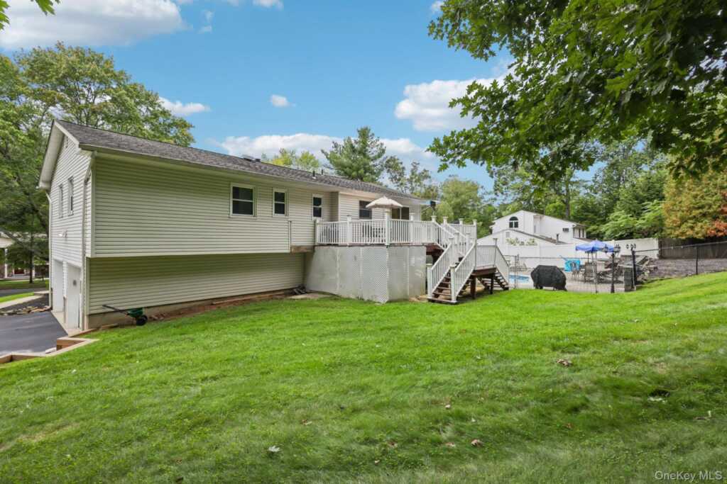 82 Branchville Road, Valley Cottage, NY 10989 - Photo 34 of 37