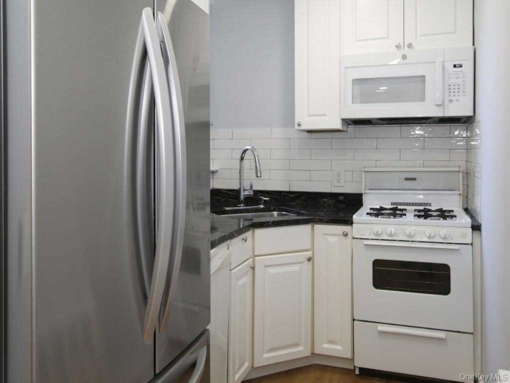 100 Theodore Fremd Avenue, Unit #A1H, Rye, NY 10580 - Photo 2 of 8