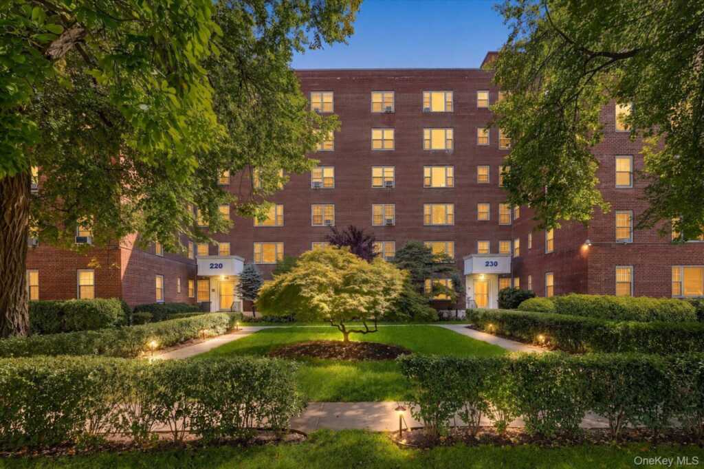 220 Pelham Road, Unit #2C, New Rochelle, NY 10805