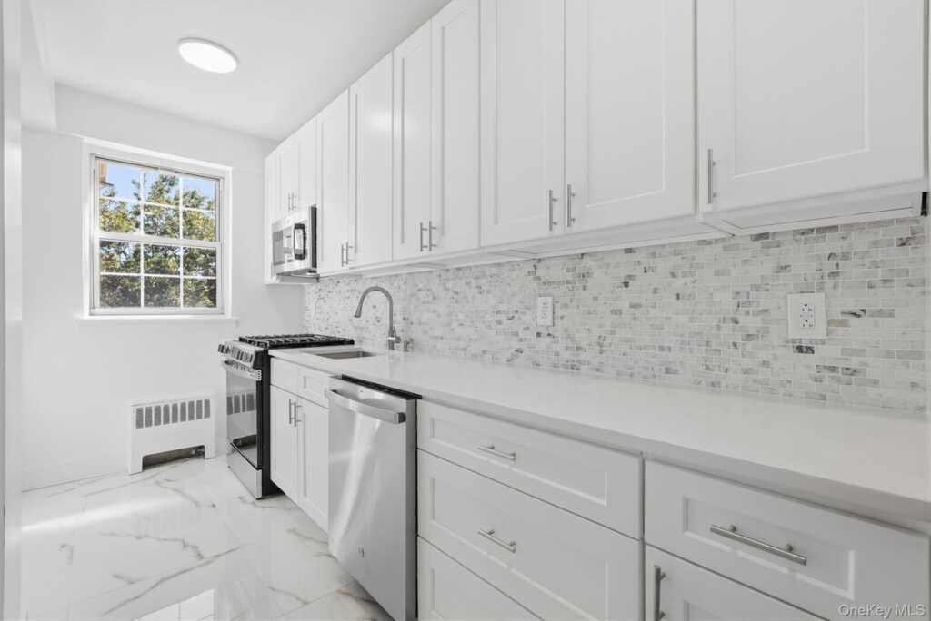 220 Pelham Road, Unit #2C, New Rochelle, NY 10805 - Photo 14 of 35