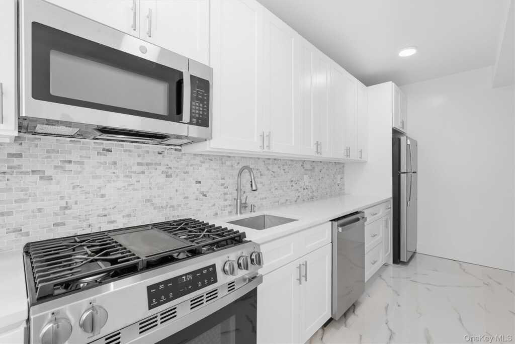 220 Pelham Road, Unit #2C, New Rochelle, NY 10805 - Photo 15 of 35