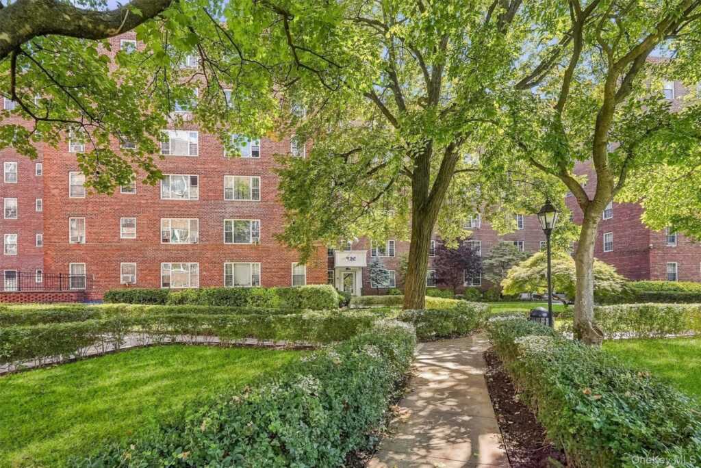 220 Pelham Road, Unit #2C, New Rochelle, NY 10805 - Photo 34 of 35