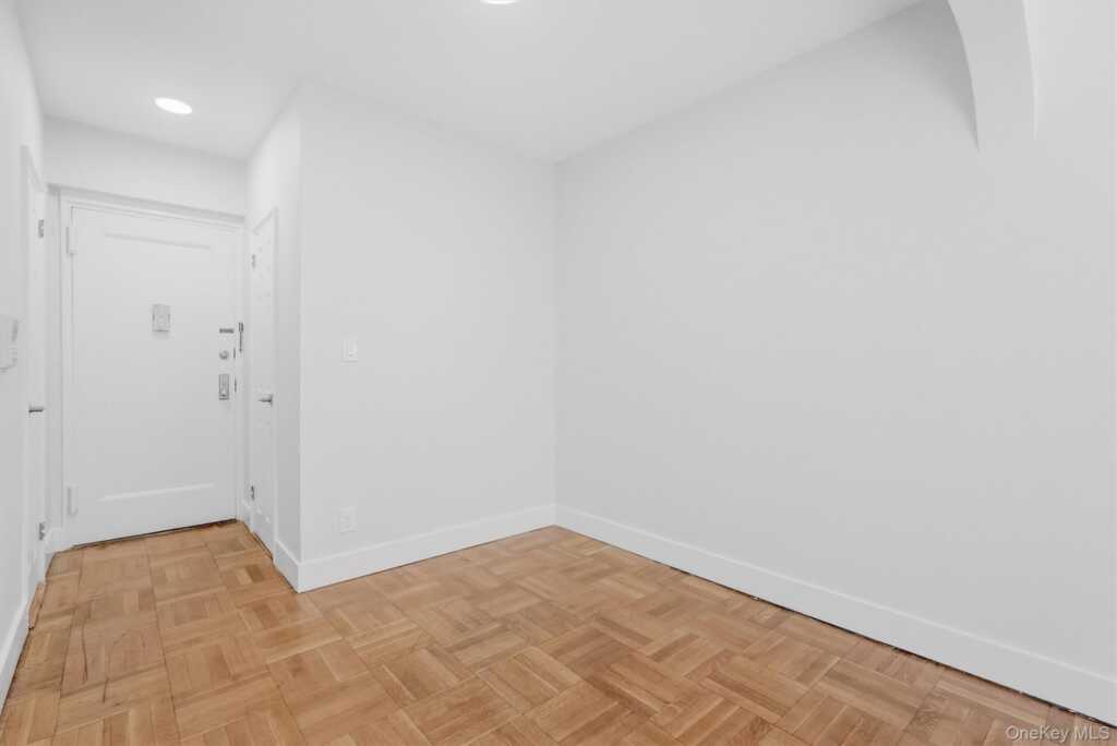220 Pelham Road, Unit #2C, New Rochelle, NY 10805 - Photo 5 of 35