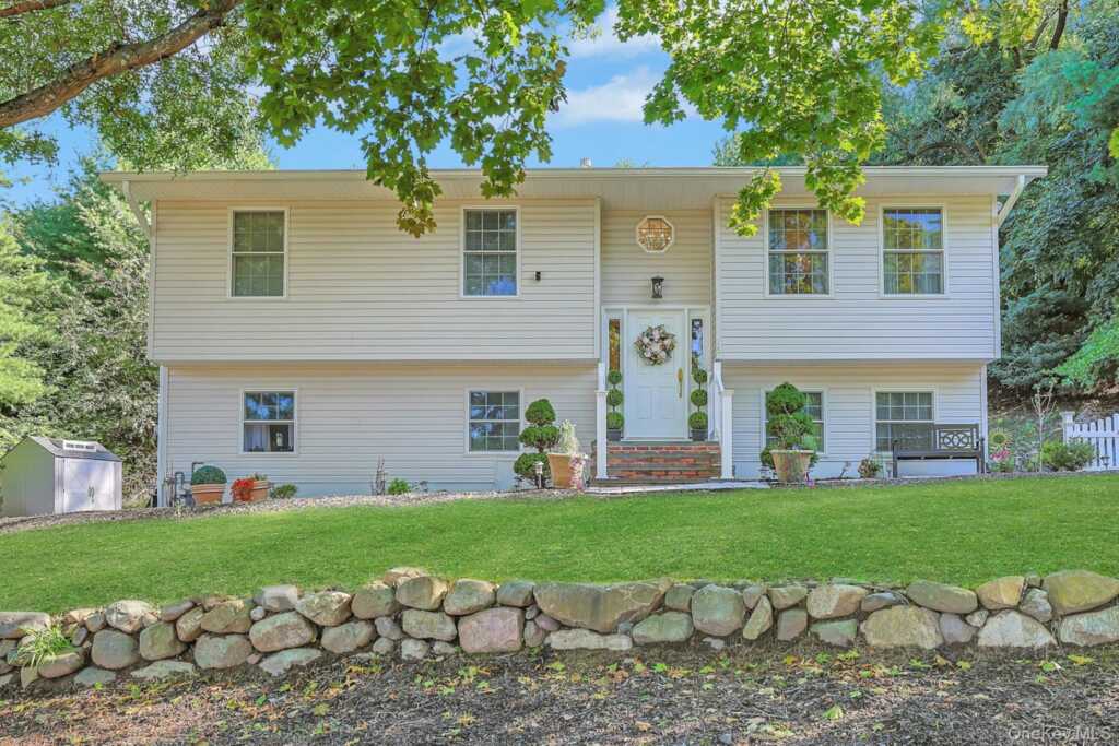 16 Annette Lane, Suffern, NY 10901 - Photo 3 of 45