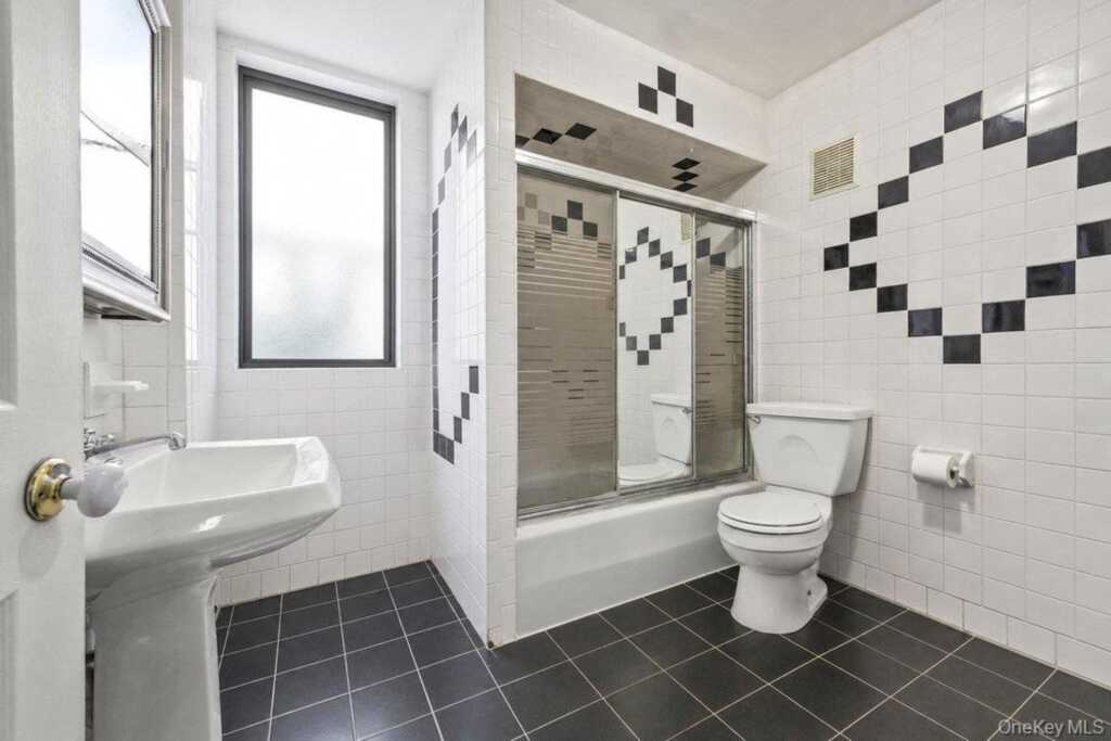 21 Mount Joy Place, New Rochelle, NY 10801 - Photo 32 of 50