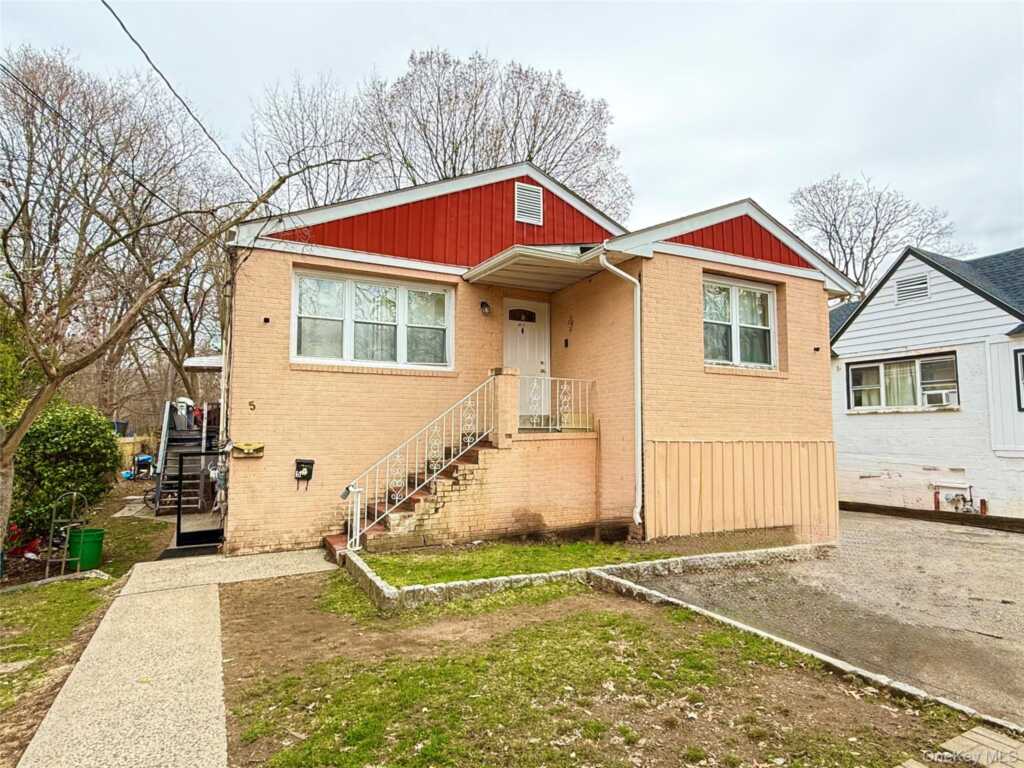 5 Highland Avenue, Suffern, NY 10901 - Photo 3 of 32