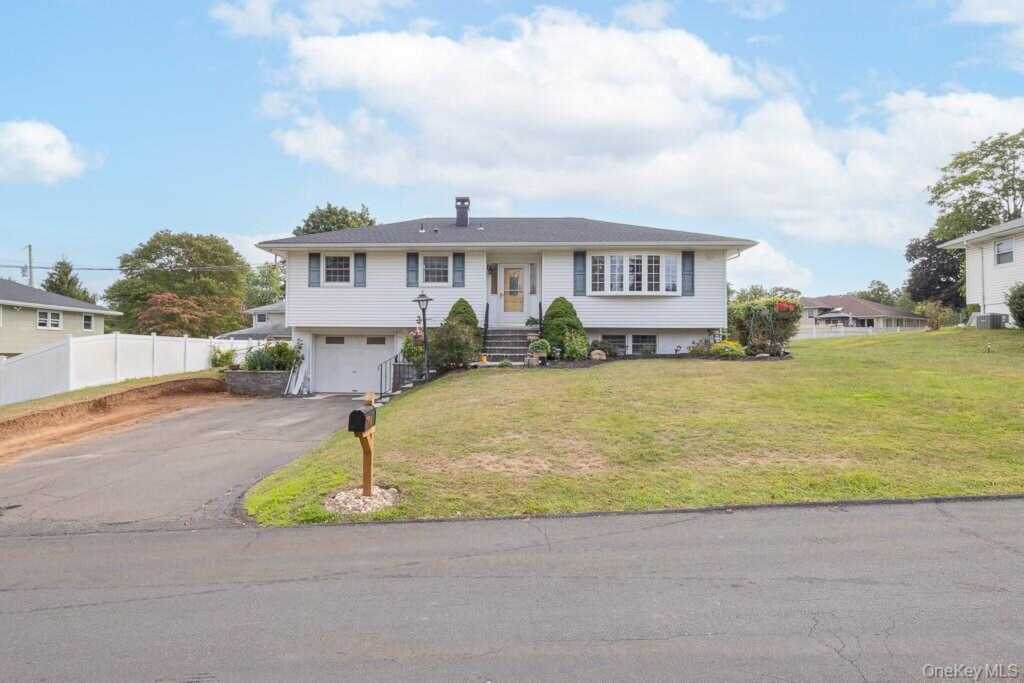 18 De Halve Maen Drive, Stony Point, NY 10980