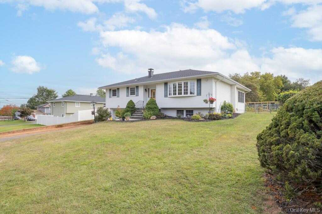 18 De Halve Maen Drive, Stony Point, NY 10980 - Photo 2 of 21
