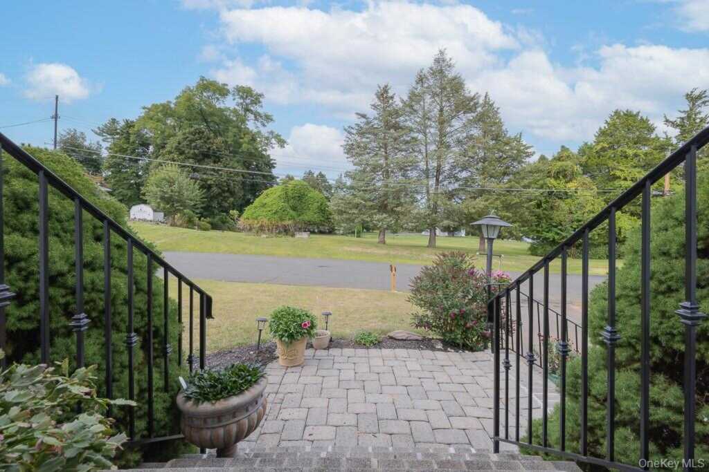 18 De Halve Maen Drive, Stony Point, NY 10980 - Photo 4 of 21
