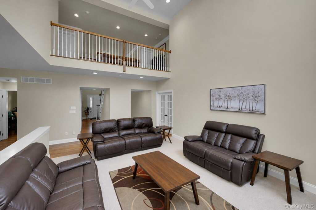 16 Eagle Court, White Plains, NY 10605 - Photo 12 of 49