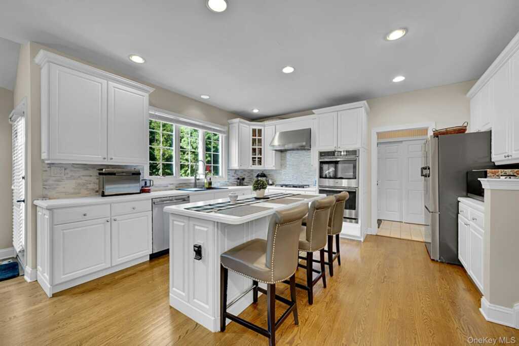 16 Eagle Court, White Plains, NY 10605 - Photo 14 of 49