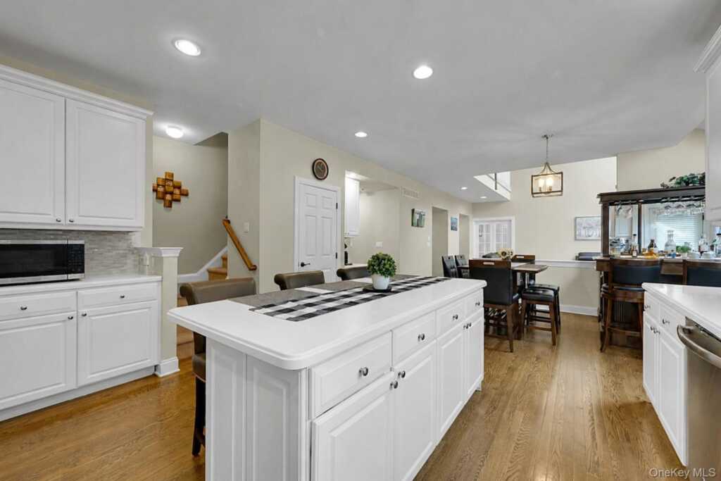 16 Eagle Court, White Plains, NY 10605 - Photo 16 of 49