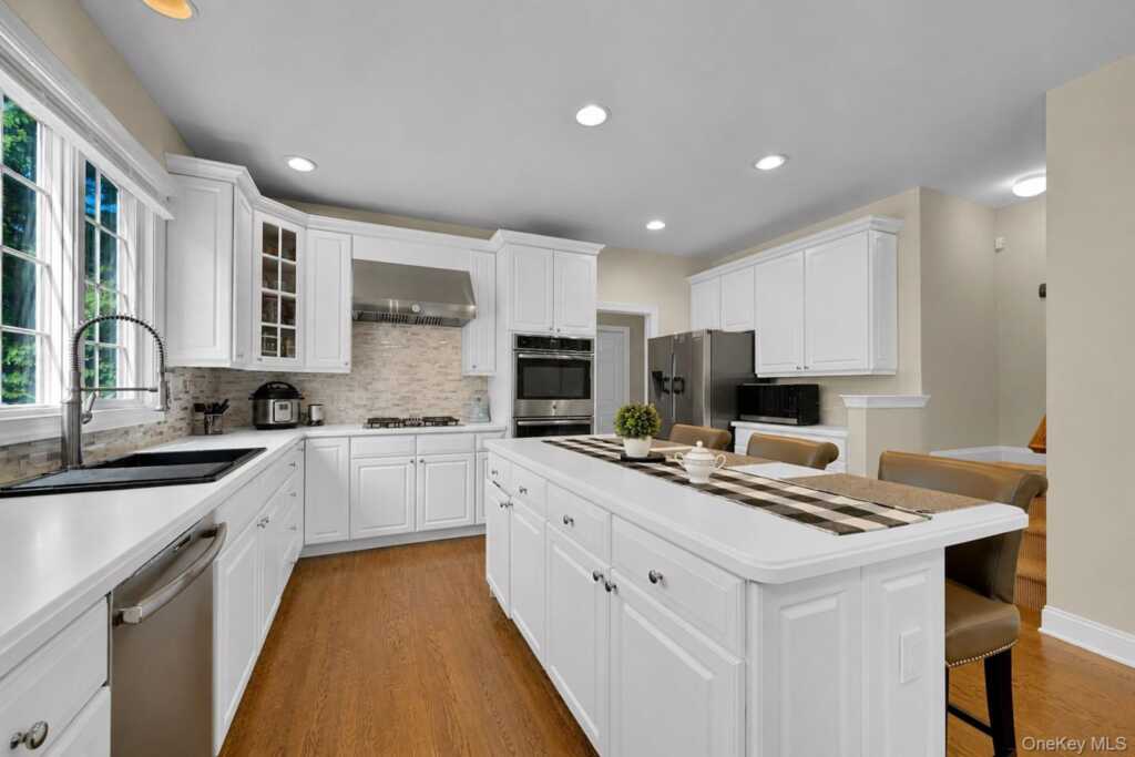 16 Eagle Court, White Plains, NY 10605 - Photo 18 of 49
