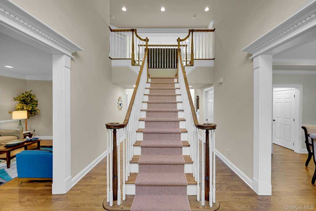 16 Eagle Court, White Plains, NY 10605 - Photo 4 of 49