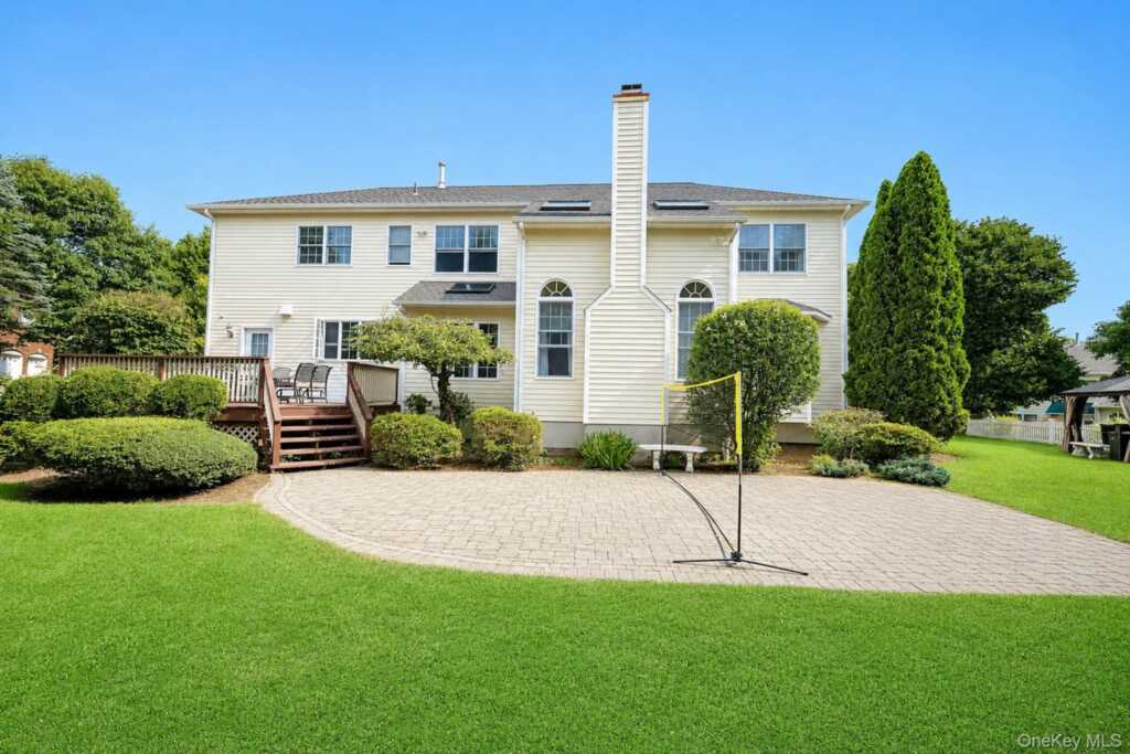 16 Eagle Court, White Plains, NY 10605 - Photo 41 of 49