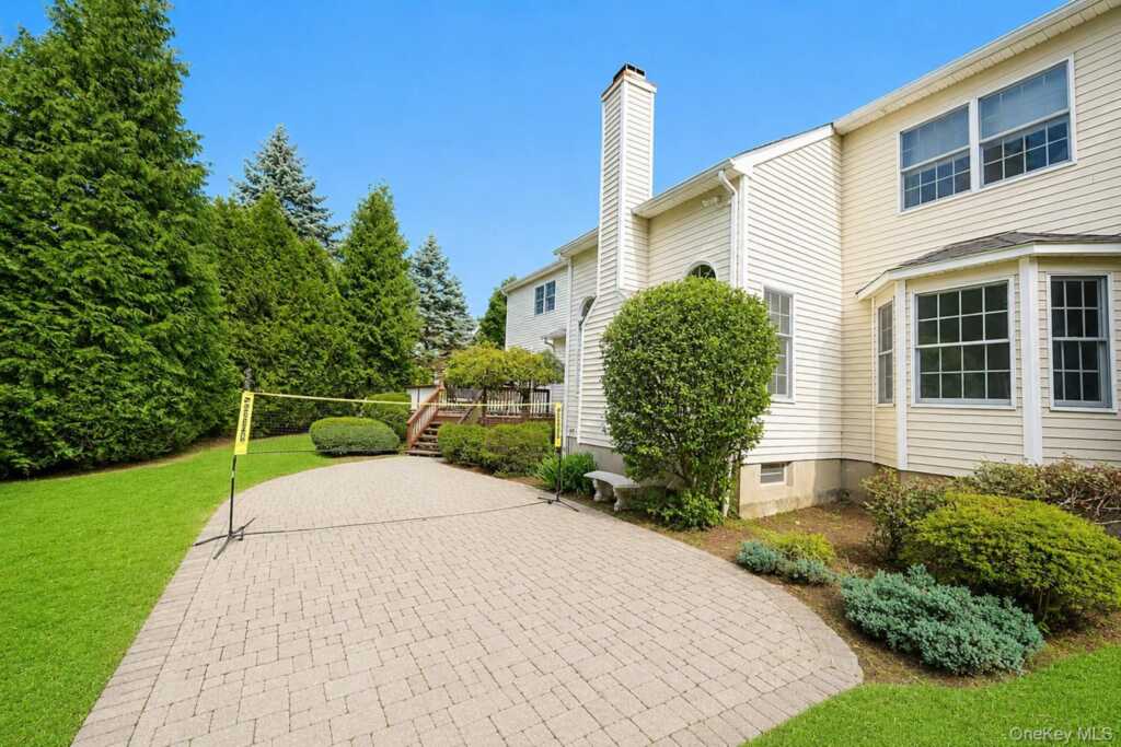 16 Eagle Court, White Plains, NY 10605 - Photo 43 of 49