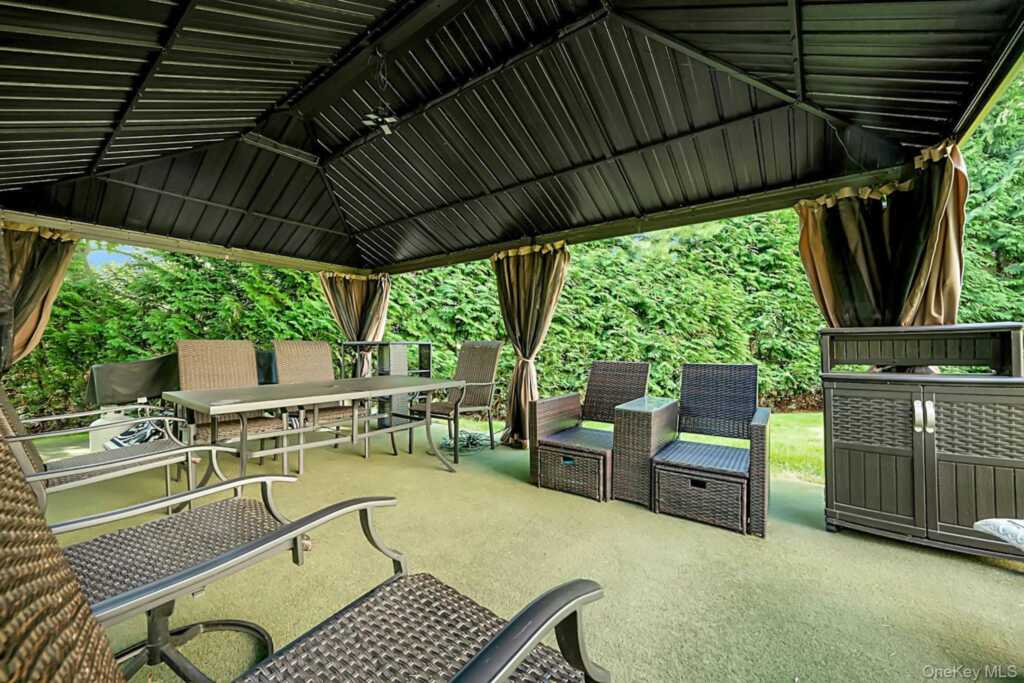 16 Eagle Court, White Plains, NY 10605 - Photo 44 of 49