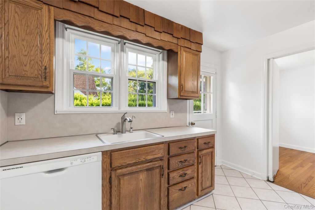 2 Argyle Road, Rye, NY 10573 - Photo 9 of 22