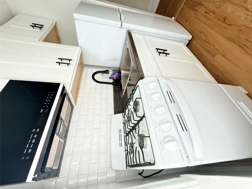 98 Harding Avenue, Unit #LLB, White Plains, NY 10606 - Photo 2 of 7