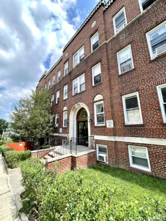 98 Harding Avenue, Unit #LLB, White Plains, NY 10606 - Photo 4 of 7