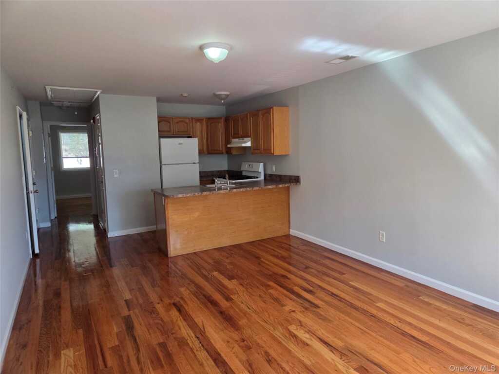 12 Pavilion Road, Unit #5, Suffern, NY 10901 - Photo 2 of 6