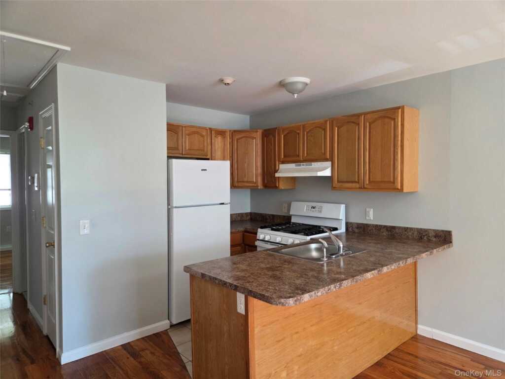 12 Pavilion Road, Unit #5, Suffern, NY 10901 - Photo 3 of 6