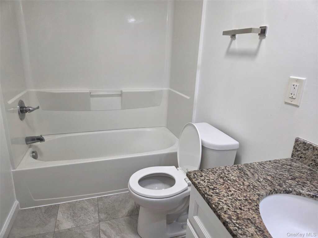 12 Pavilion Road, Unit #5, Suffern, NY 10901 - Photo 5 of 6