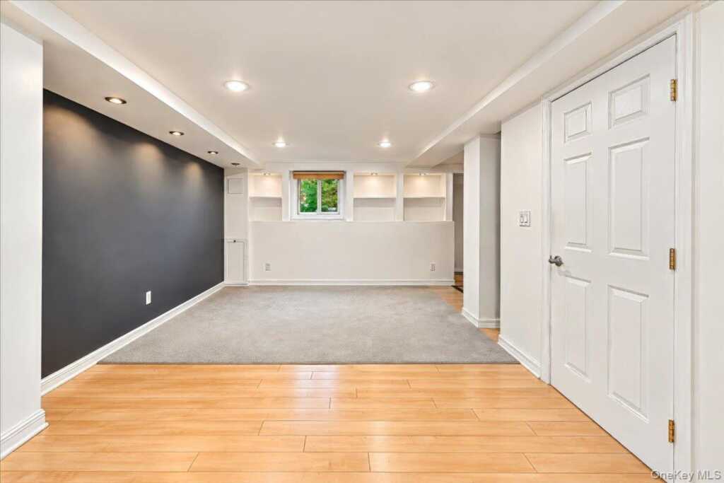 20 Edgewood Park, New Rochelle, NY 10801 - Photo 11 of 31