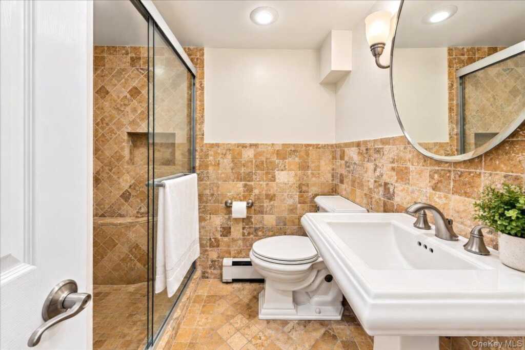 20 Edgewood Park, New Rochelle, NY 10801 - Photo 12 of 31