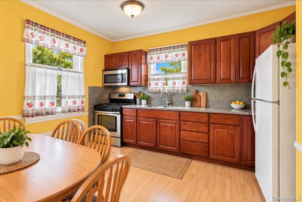 20 Edgewood Park, New Rochelle, NY 10801 - Photo 22 of 31
