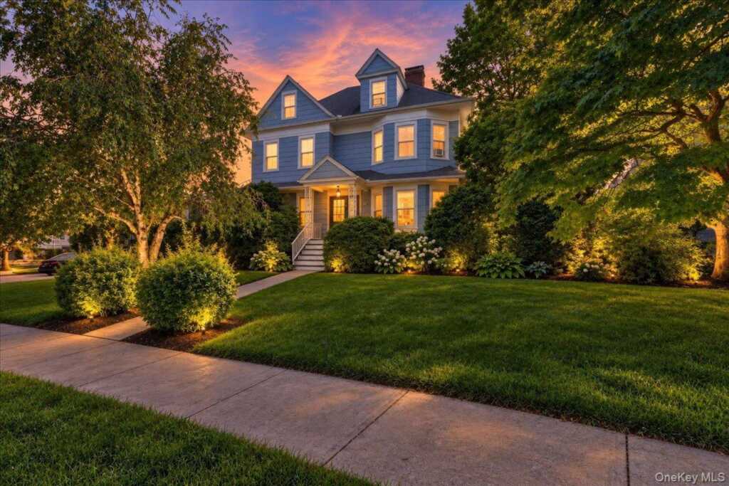 20 Edgewood Park, New Rochelle, NY 10801 - Photo 3 of 31