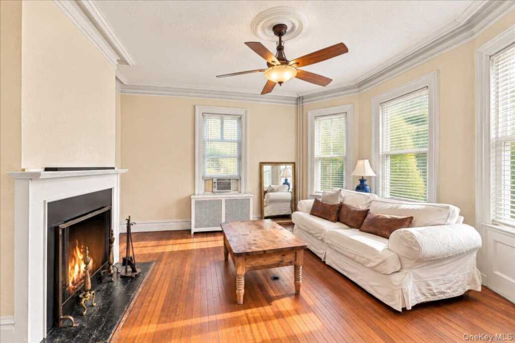 20 Edgewood Park, New Rochelle, NY 10801 - Photo 5 of 31