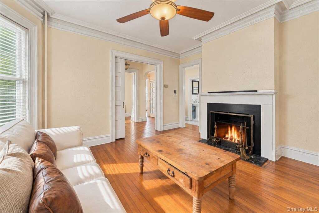20 Edgewood Park, New Rochelle, NY 10801 - Photo 6 of 31