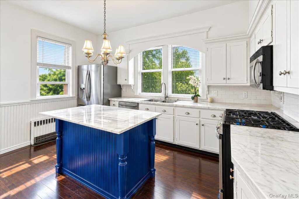 20 Edgewood Park, New Rochelle, NY 10801 - Photo 7 of 31