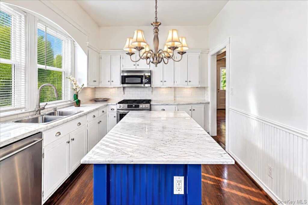 20 Edgewood Park, New Rochelle, NY 10801 - Photo 8 of 31