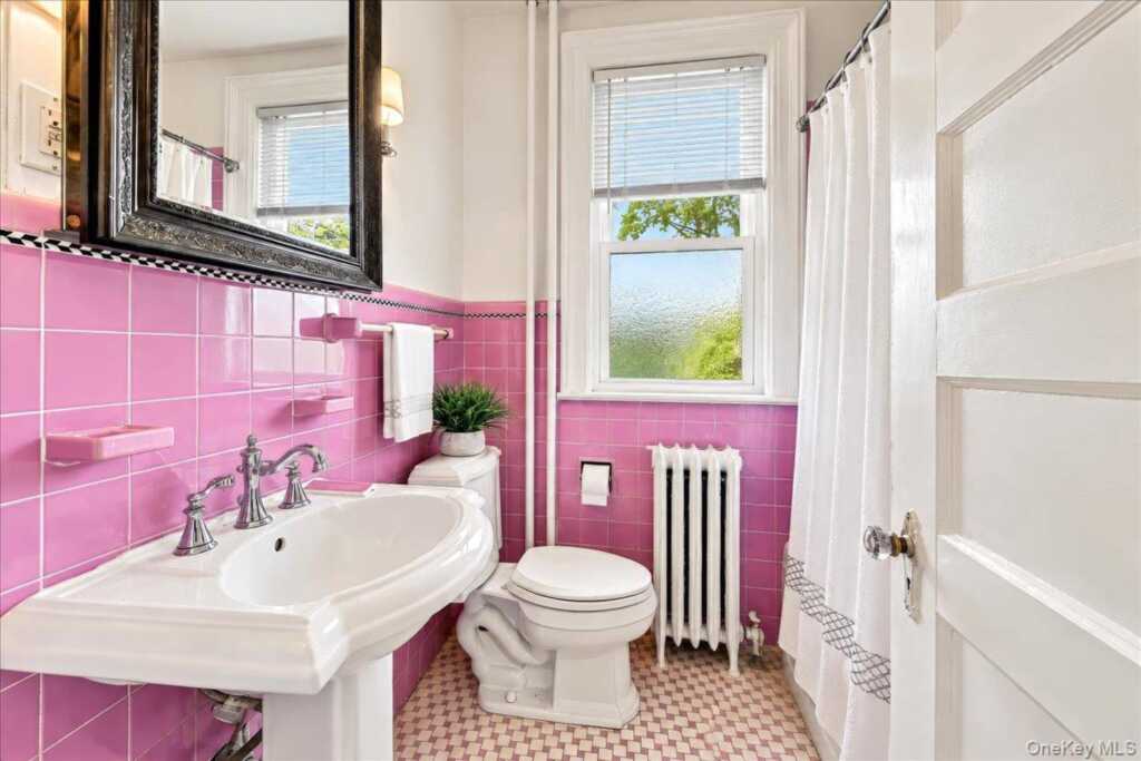 20 Edgewood Park, New Rochelle, NY 10801 - Photo 9 of 31