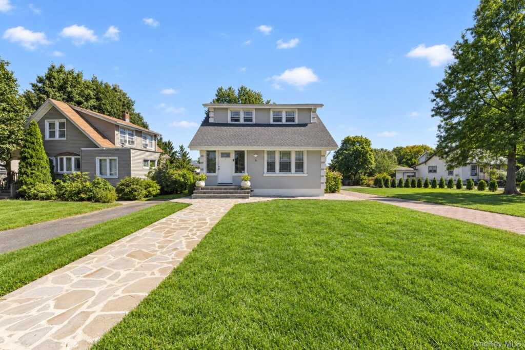 8 Highview Avenue, Nanuet, NY 10954 - Photo 2 of 41