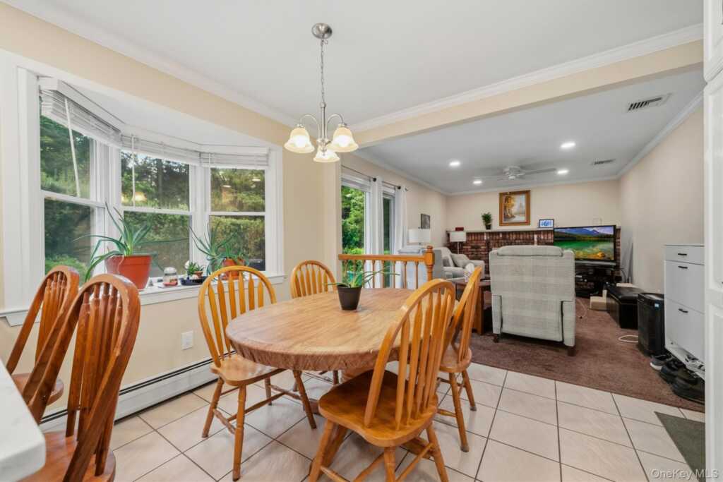 240 Center Street, Pearl River, NY 10965 - Photo 12 of 33
