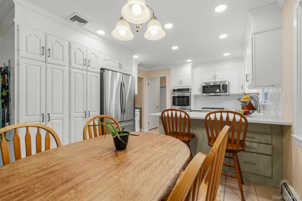 240 Center Street, Pearl River, NY 10965 - Photo 13 of 33