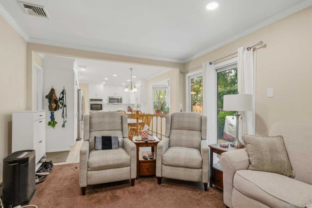 240 Center Street, Pearl River, NY 10965 - Photo 15 of 33