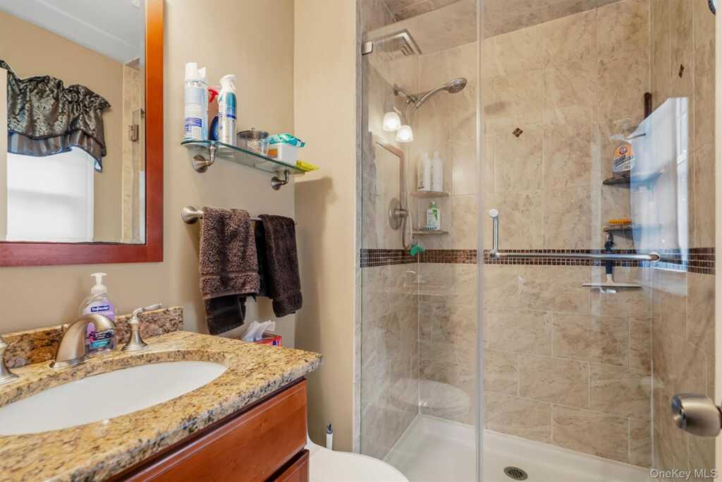 240 Center Street, Pearl River, NY 10965 - Photo 20 of 33