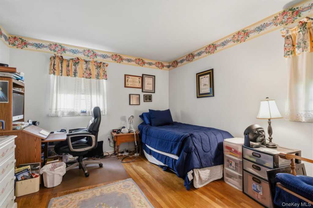 240 Center Street, Pearl River, NY 10965 - Photo 22 of 33