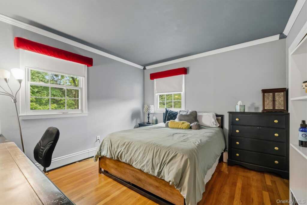 240 Center Street, Pearl River, NY 10965 - Photo 24 of 33