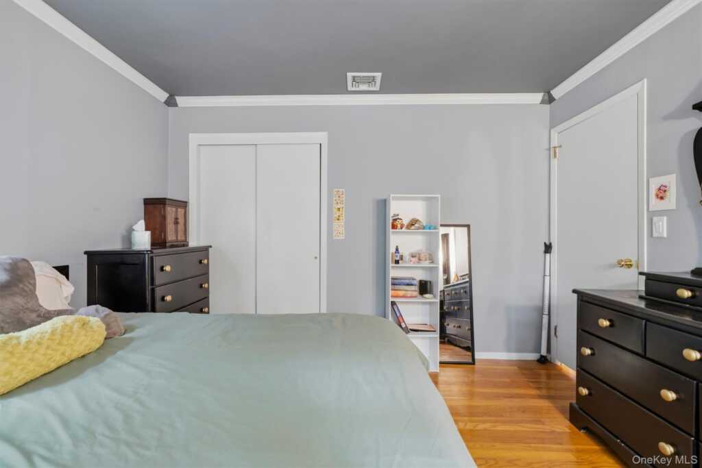 240 Center Street, Pearl River, NY 10965 - Photo 25 of 33