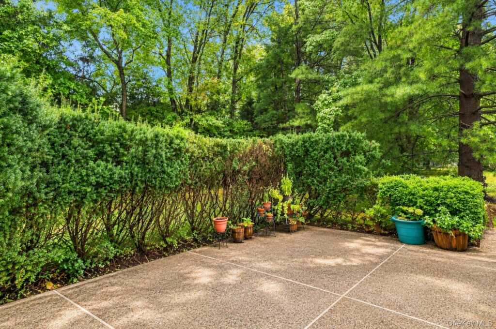 240 Center Street, Pearl River, NY 10965 - Photo 28 of 33