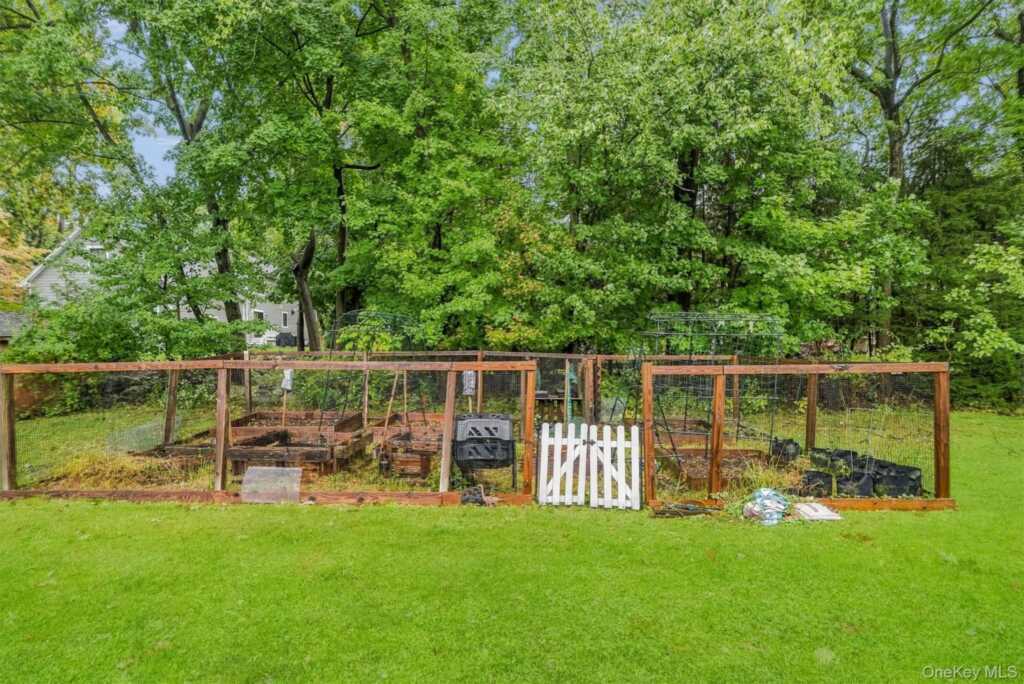 240 Center Street, Pearl River, NY 10965 - Photo 29 of 33