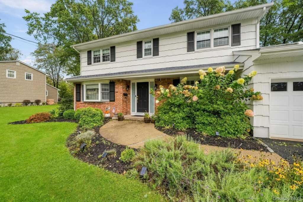 240 Center Street, Pearl River, NY 10965 - Photo 3 of 33