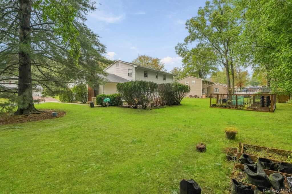 240 Center Street, Pearl River, NY 10965 - Photo 30 of 33
