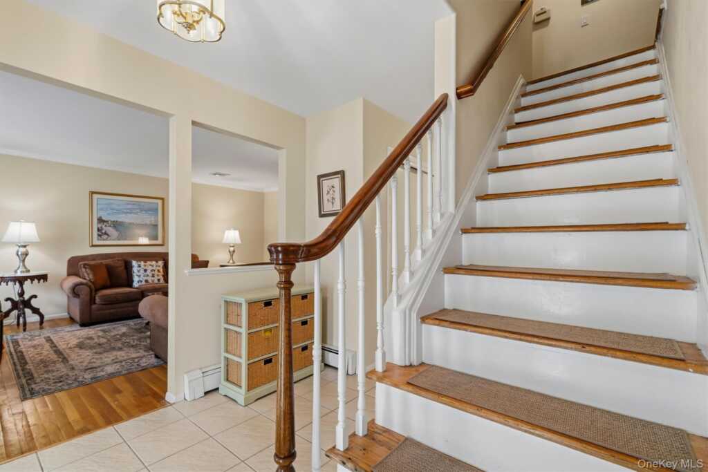240 Center Street, Pearl River, NY 10965 - Photo 4 of 33